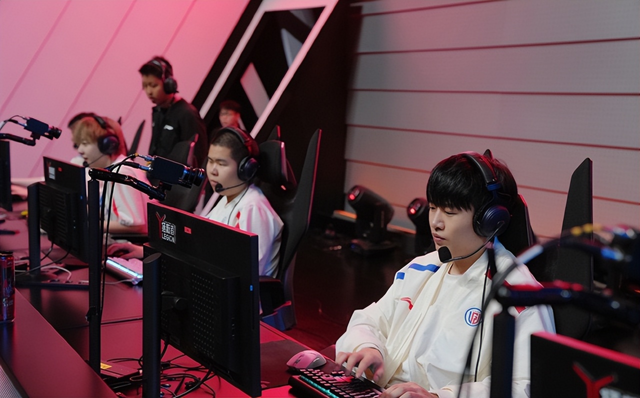 华体会登陆-关于CLG轻取JDG，Uzi开启传奇时刻半决赛3:0（洛杉矶）的信息  第2张